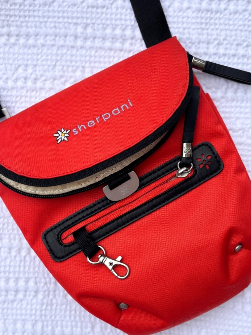 Sherpani crossbody bag, EUC, Vibrant Orange
